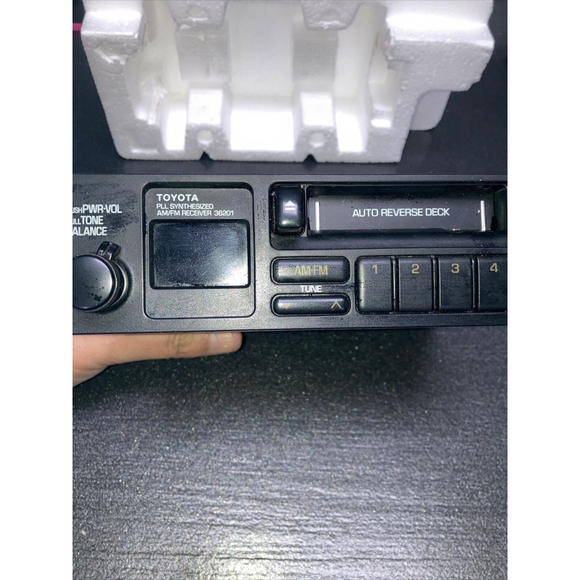 Toyota PLL Synthesized AM/FM Receiver 36201 / Untested Speakers 15w 08691-00832 - Picture 2 of 7
